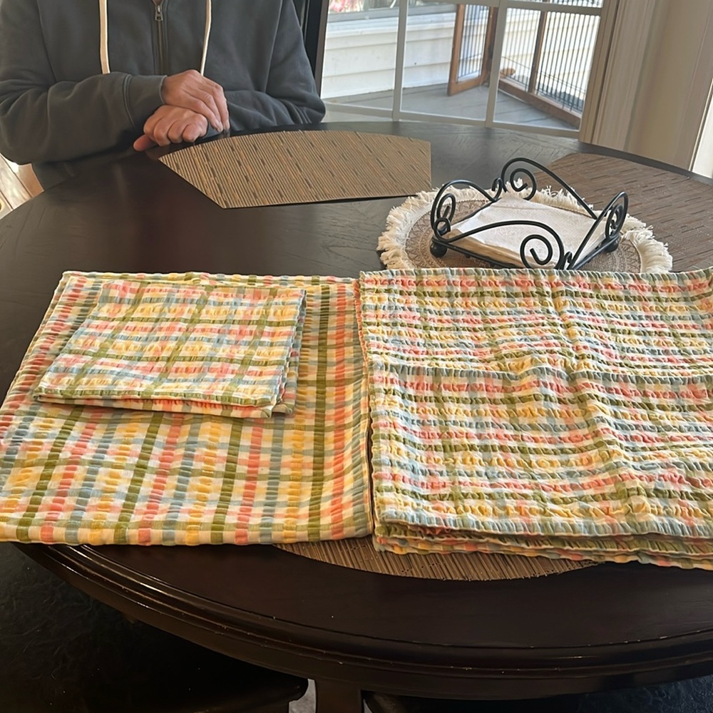 Park designs, Beatrice table runner, and napkins